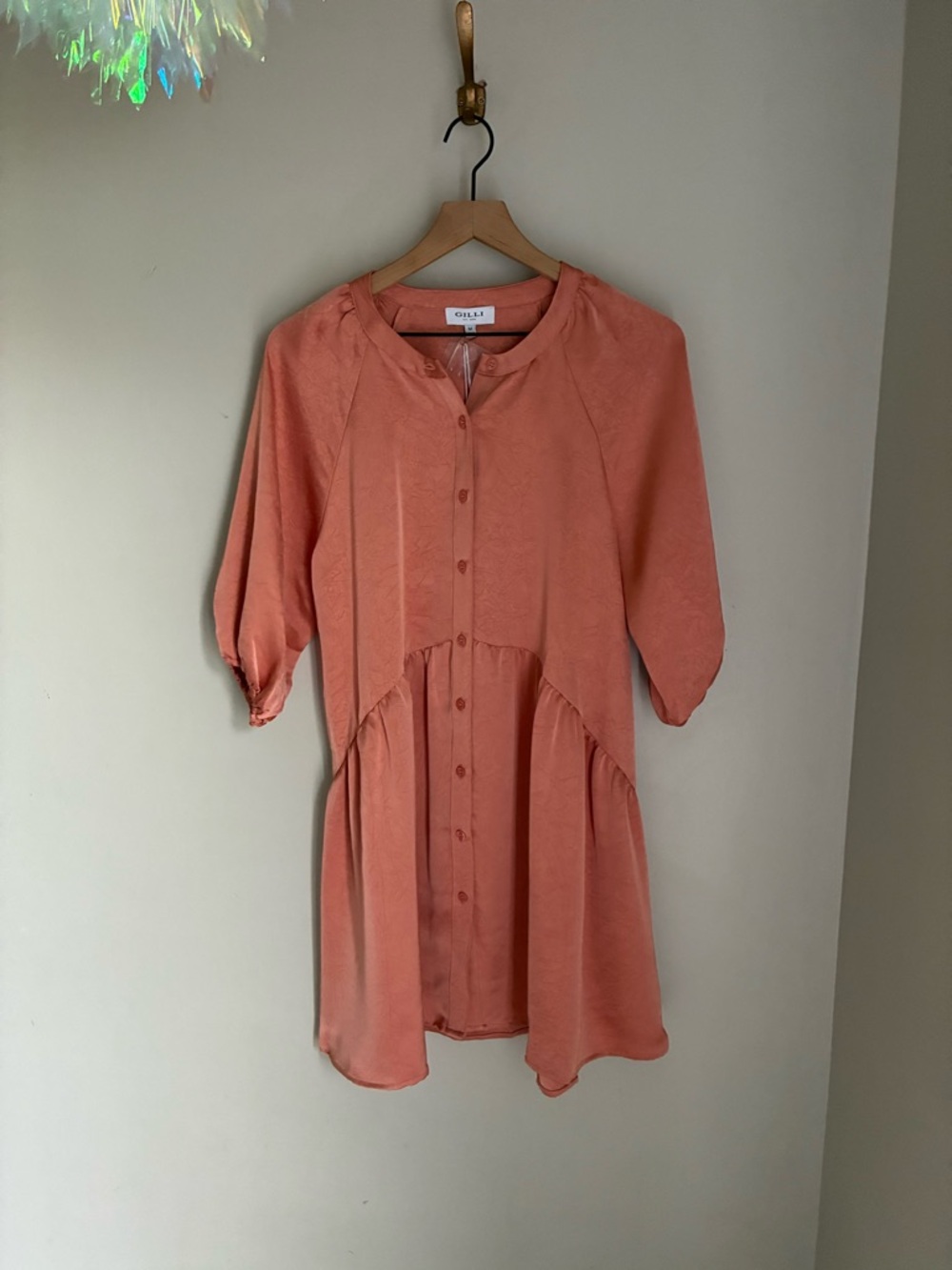 Boutique Gilli Peach Satin Tiered Dress Size Medium